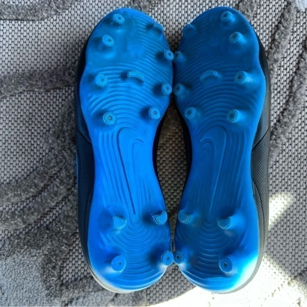 💚Nike Tiempo youth cleats size 4.5Y